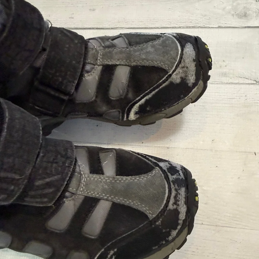 Merrell kids black and grey winter snow boots hiking boots big kids size‎ 4